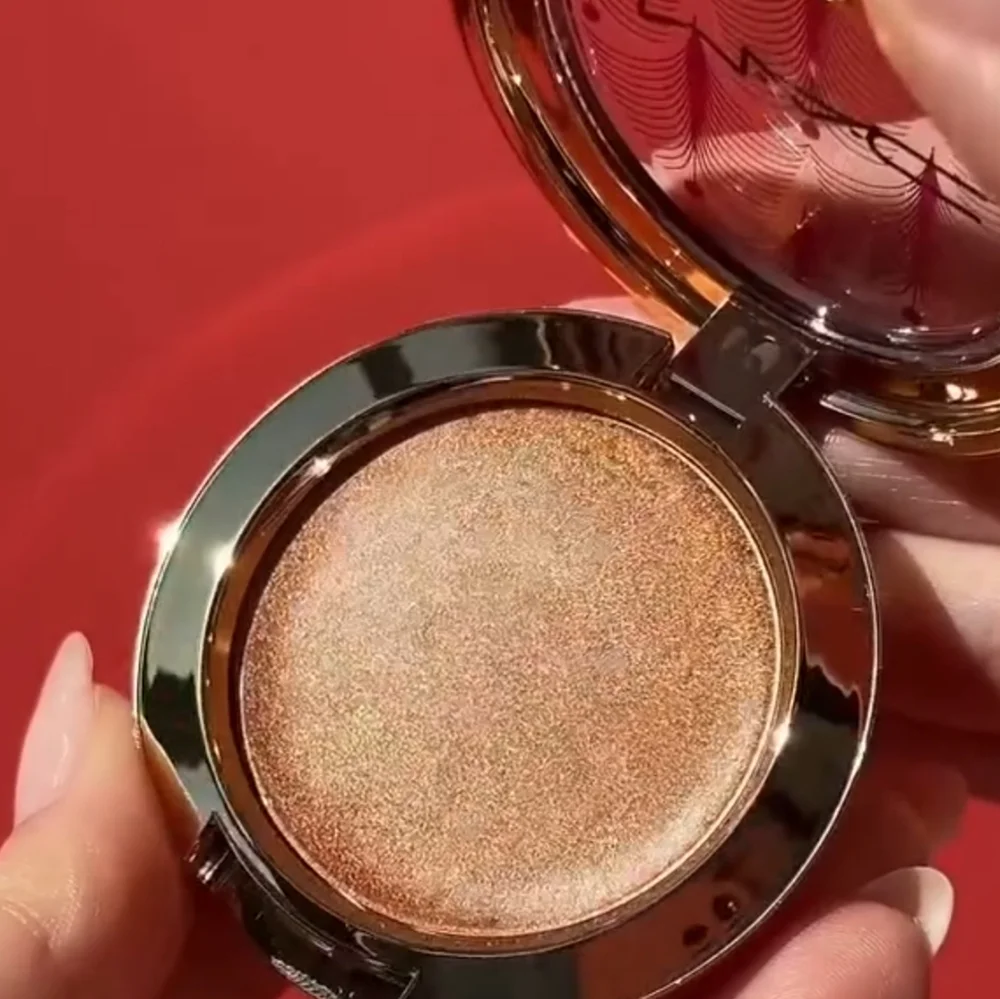 MAC Limited Edition Metallic Cream Blush- GLOWING TREASURE - Golden Bronze